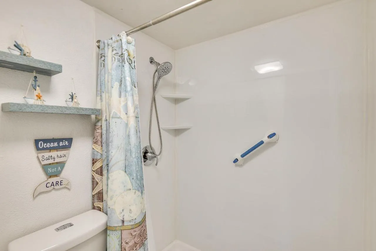 Breezy Daytona Beach Studio With Balcony And Views! Daire